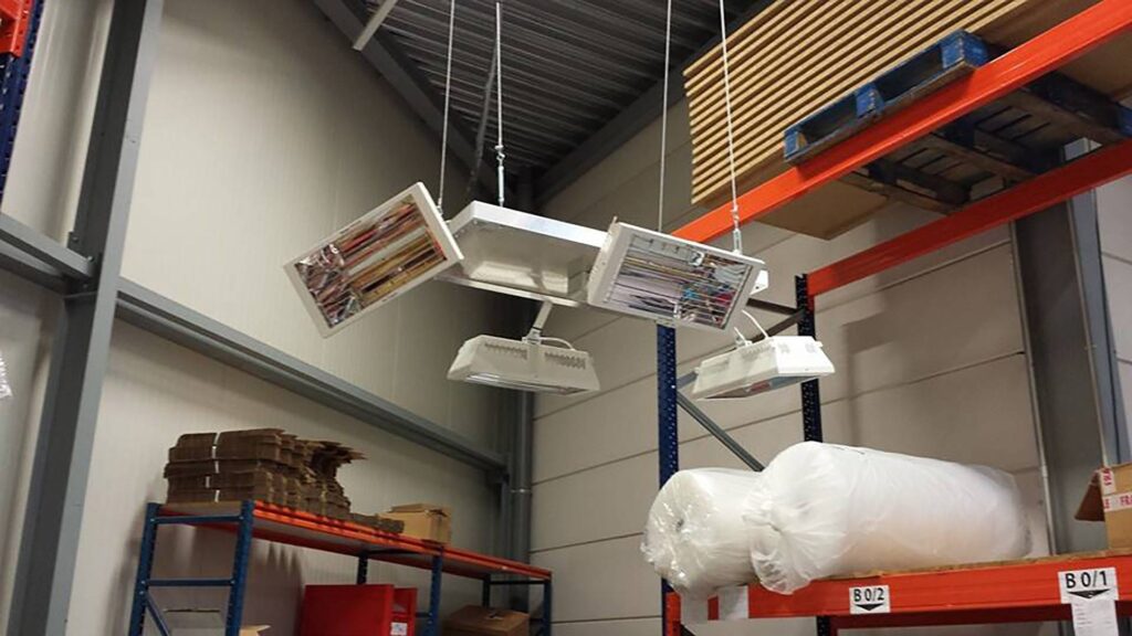 Industriële stralers voor magazijn en productieruimte met bewegingsdetectie.