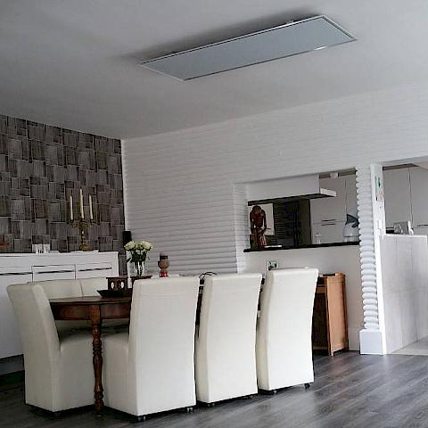 Infraroodpaneel in de eetkamer.